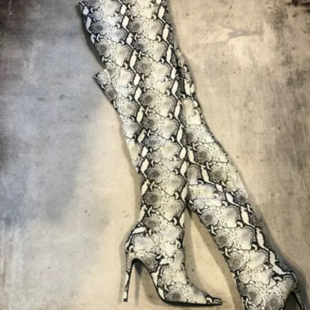 Over the knee boots faux snake skin